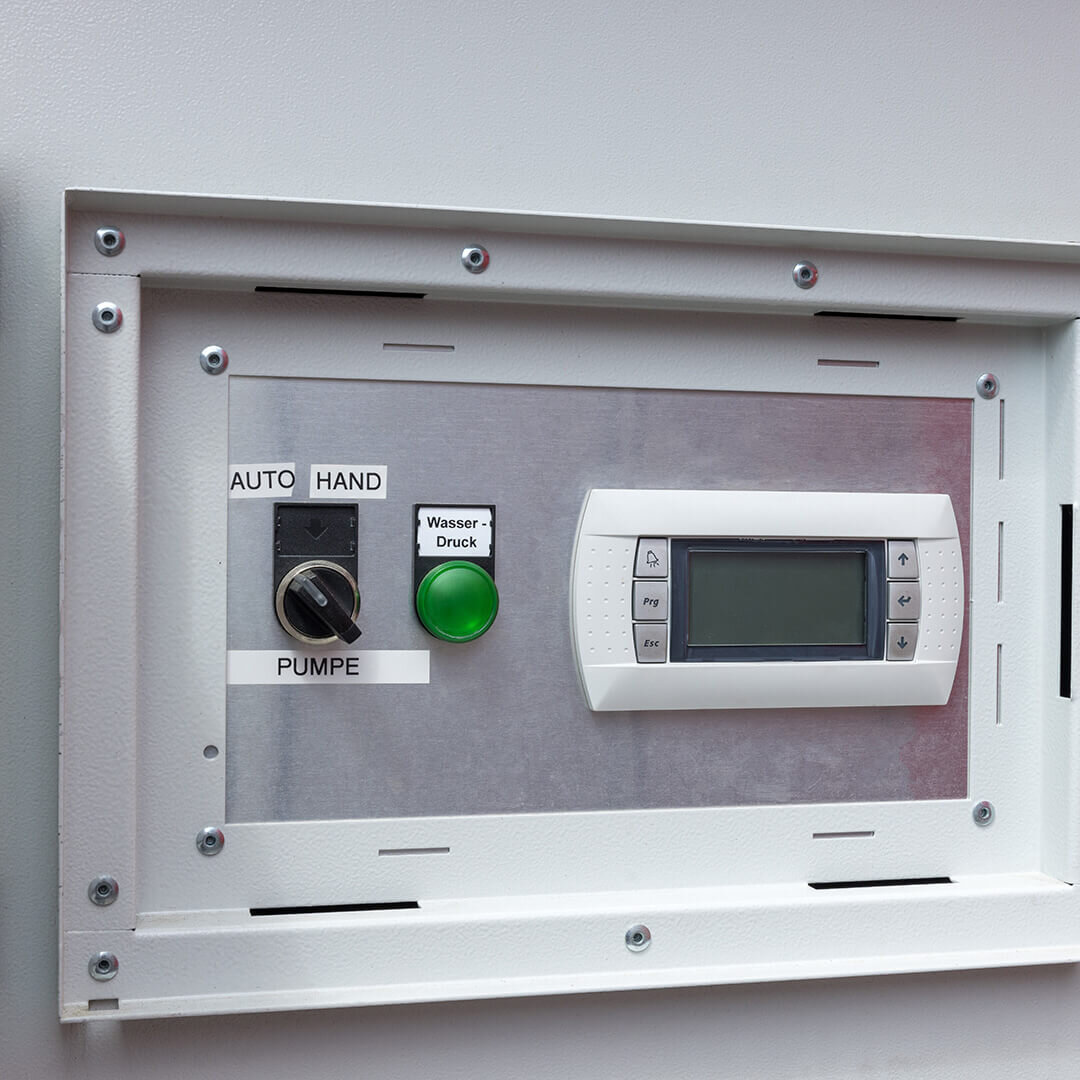 Kaltwassersatz 150 kW - Detailansicht Bedienelemente | © ENERENT