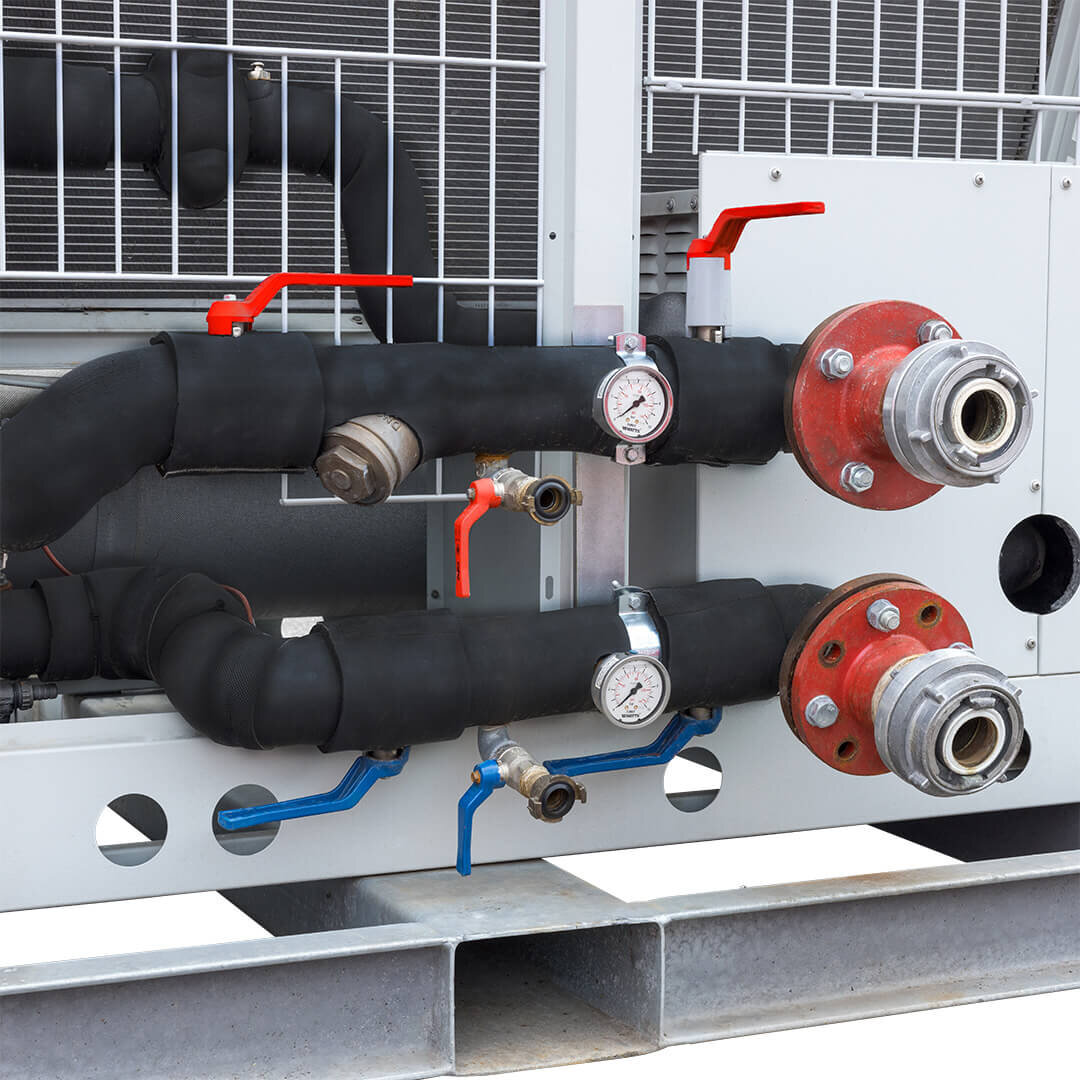 Detailansicht - Anschlüsse Kaltwassersatz 80 kW | © ENERENT